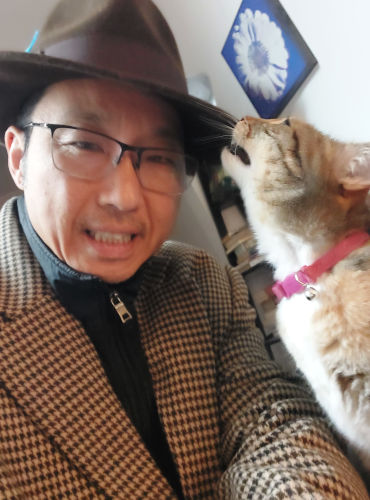 “This is customs. Gimme your hat!”